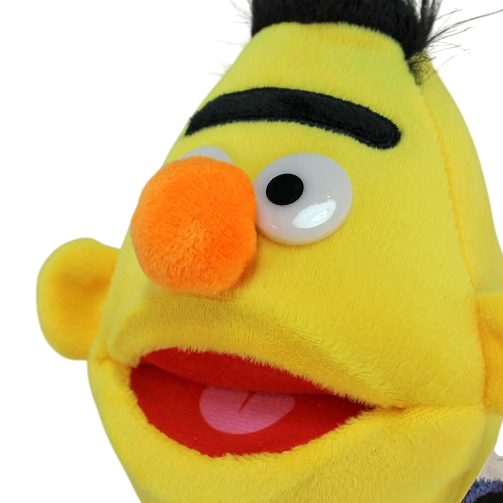 Sesamstraße - Kuscheltier Bert (42 cm) Detailansicht vom Kopf des Bert Plüschtiers mit orangefarbener Nase, schwarzen Haaren und buschigen Augenbrauen