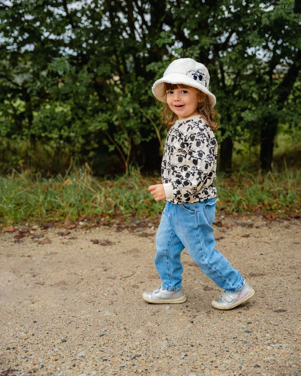 fischerhut kinder shaun das schaf motiv beige kind traegt hut