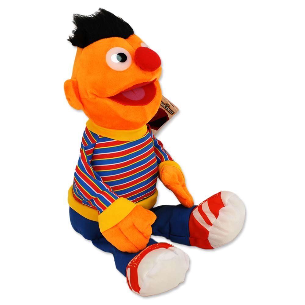Ernie Plüschtier aus der Sesamstraße, 38 cm groß, sitzend, Seitenansicht von rechts mit sichtbarem Profil und orangefarbener Nase