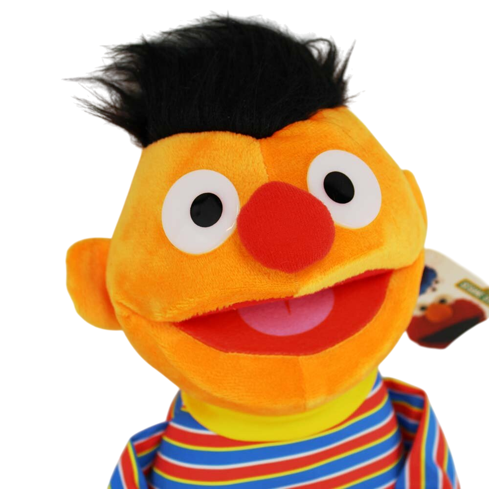 Ernie Plüschtier aus der Sesamstraße, Detailansicht des Kopfs mit schwarzem Haar, breitem Lächeln und orangefarbener Nase