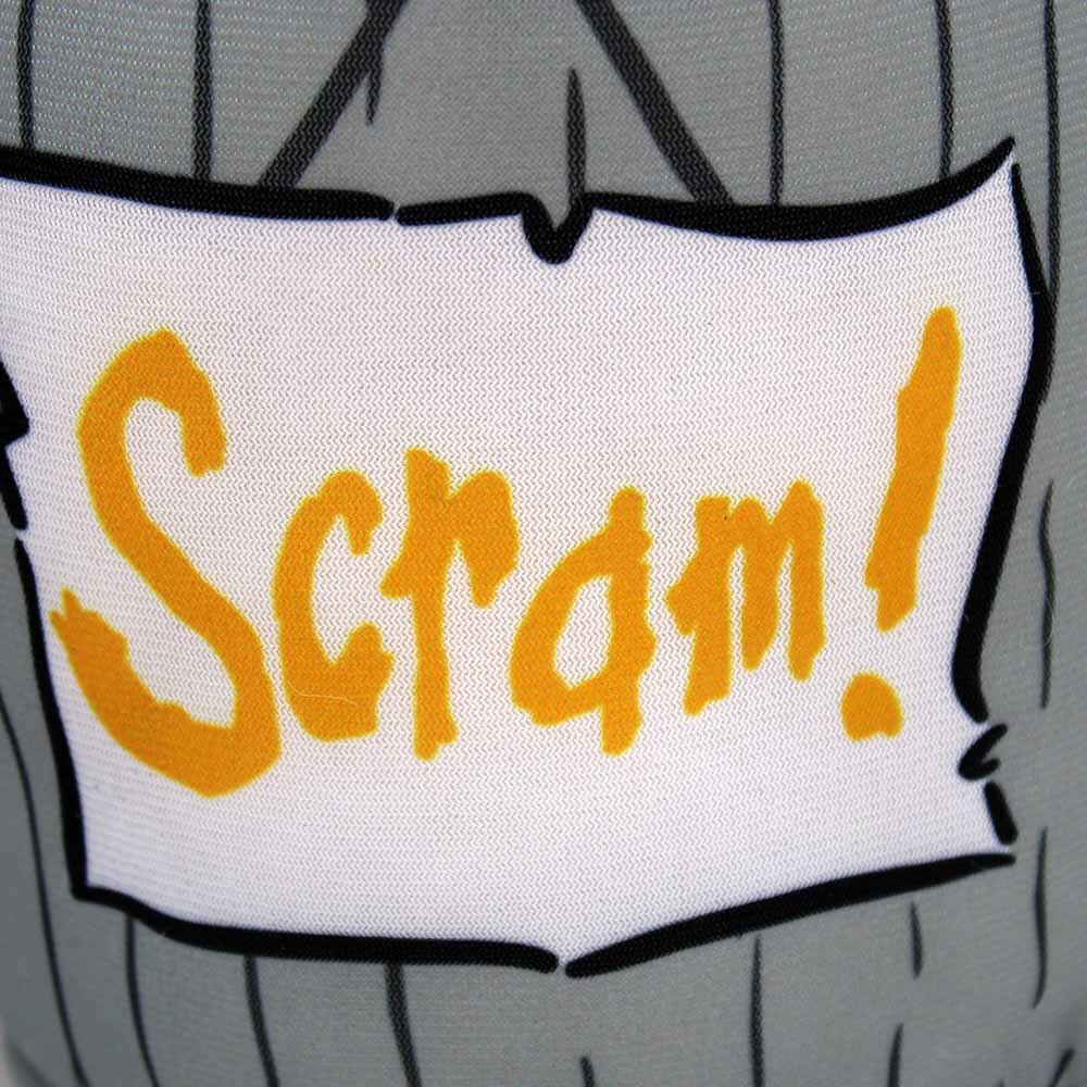 Detailansicht vom Oscar Kuscheltier mit Scram-Schriftzug auf der Tonne, grün-grau, 38 cm groß