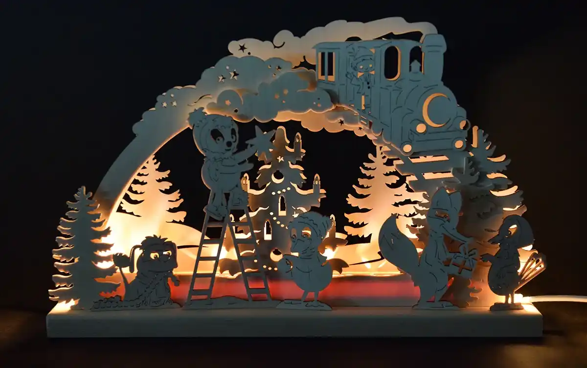 Großer Schwibbogen - Pittiplatsch und Freunde schmücken den Weihnachtsbaum Großer Schwibbogen Pittiplatsch und Freunde schmücken den Weihnachtsbaum