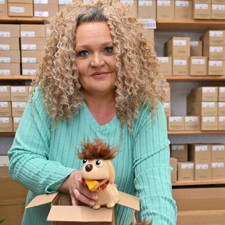 Moppi - Räucherfigur (14,5 cm) - Moppi wird verpackt