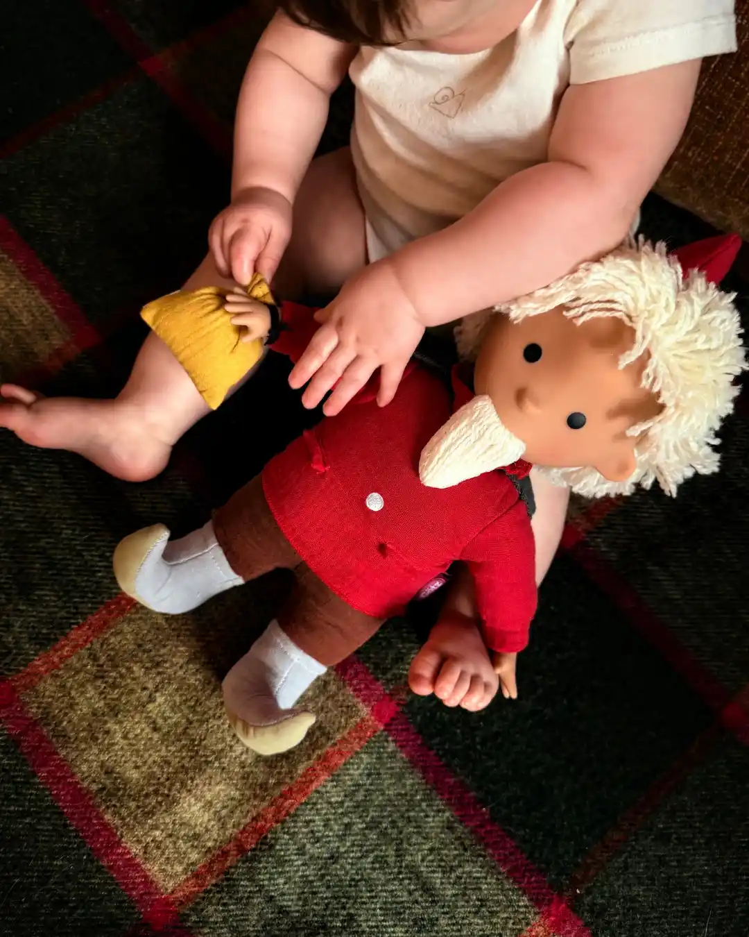 Unser Sandmännchen - Pure - Kuschelpuppe mit Schlummerlicht (40 cm), Puppe mit Kind, ANwendungsbeispiel