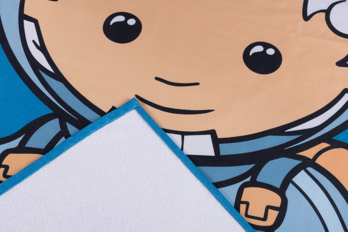sandmaennchen-im-all-badetuch-badehandtuch-detail-gesicht Unser Sandmännchen im Weltall Badetuch