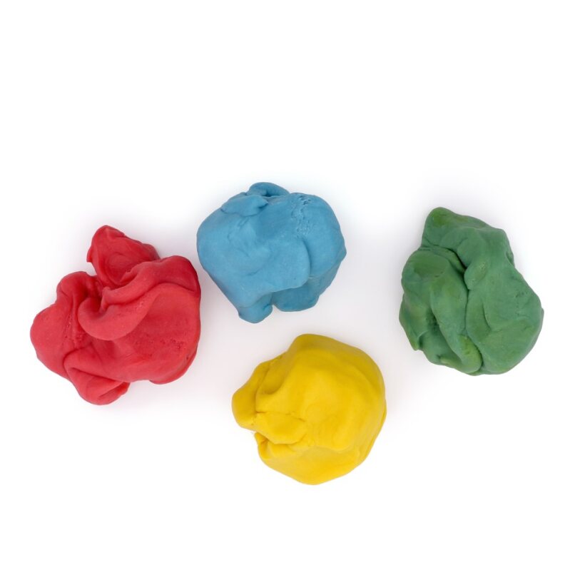 Alle vier Farben der Sandmännchen Knete ohne Verpackung