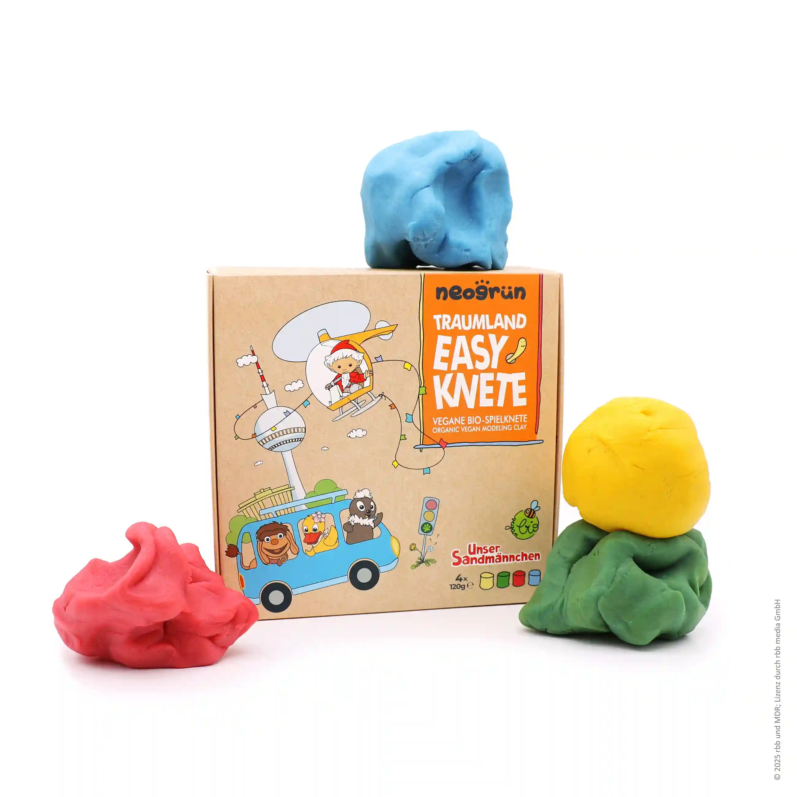 Sandmännchen Knete stehend, mit ausgepackter und geformter Knete daneben